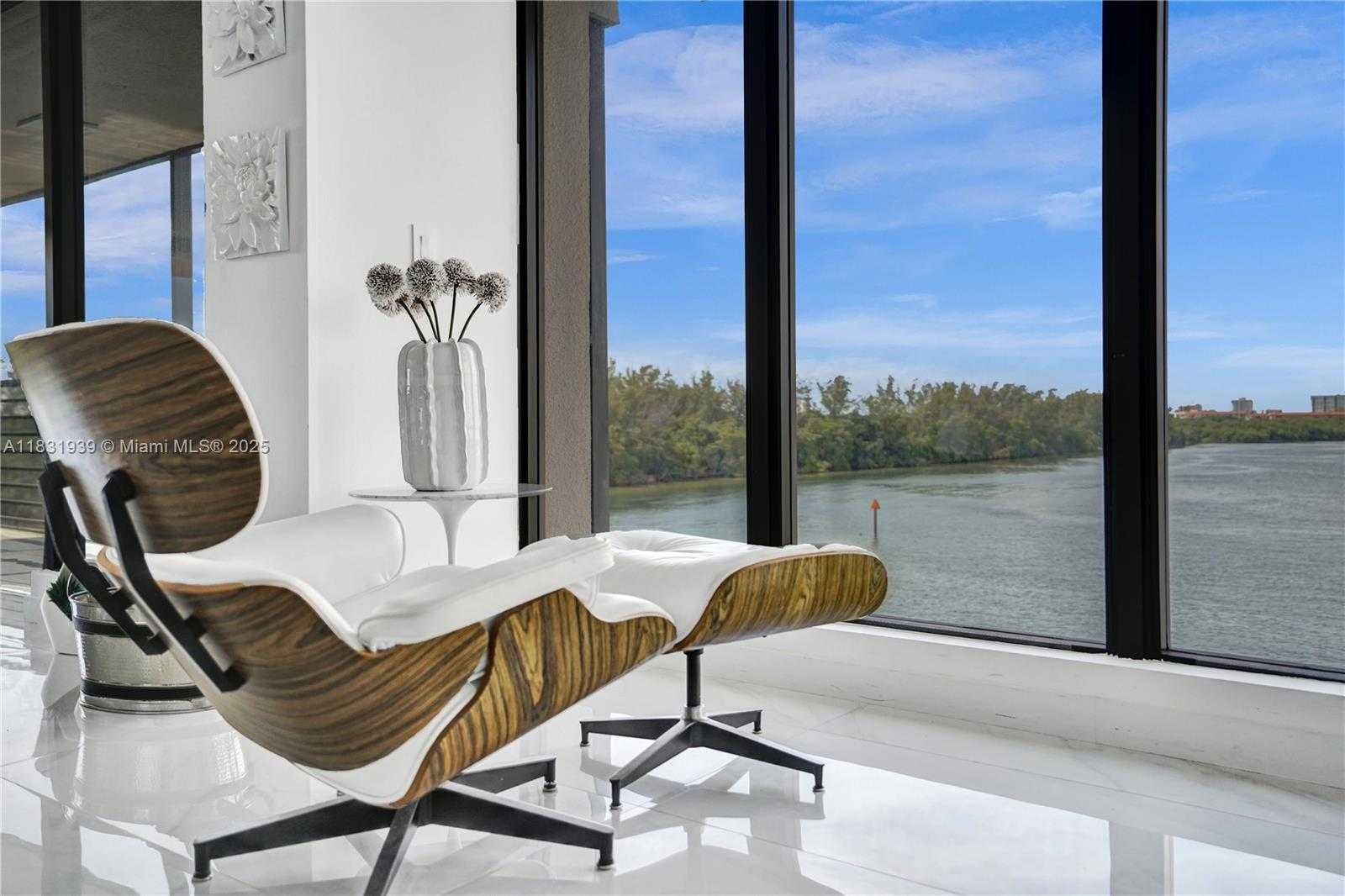 Small Image of 900 Spanish River Blvd, Boca Raton, FL 33431, USA Number 12