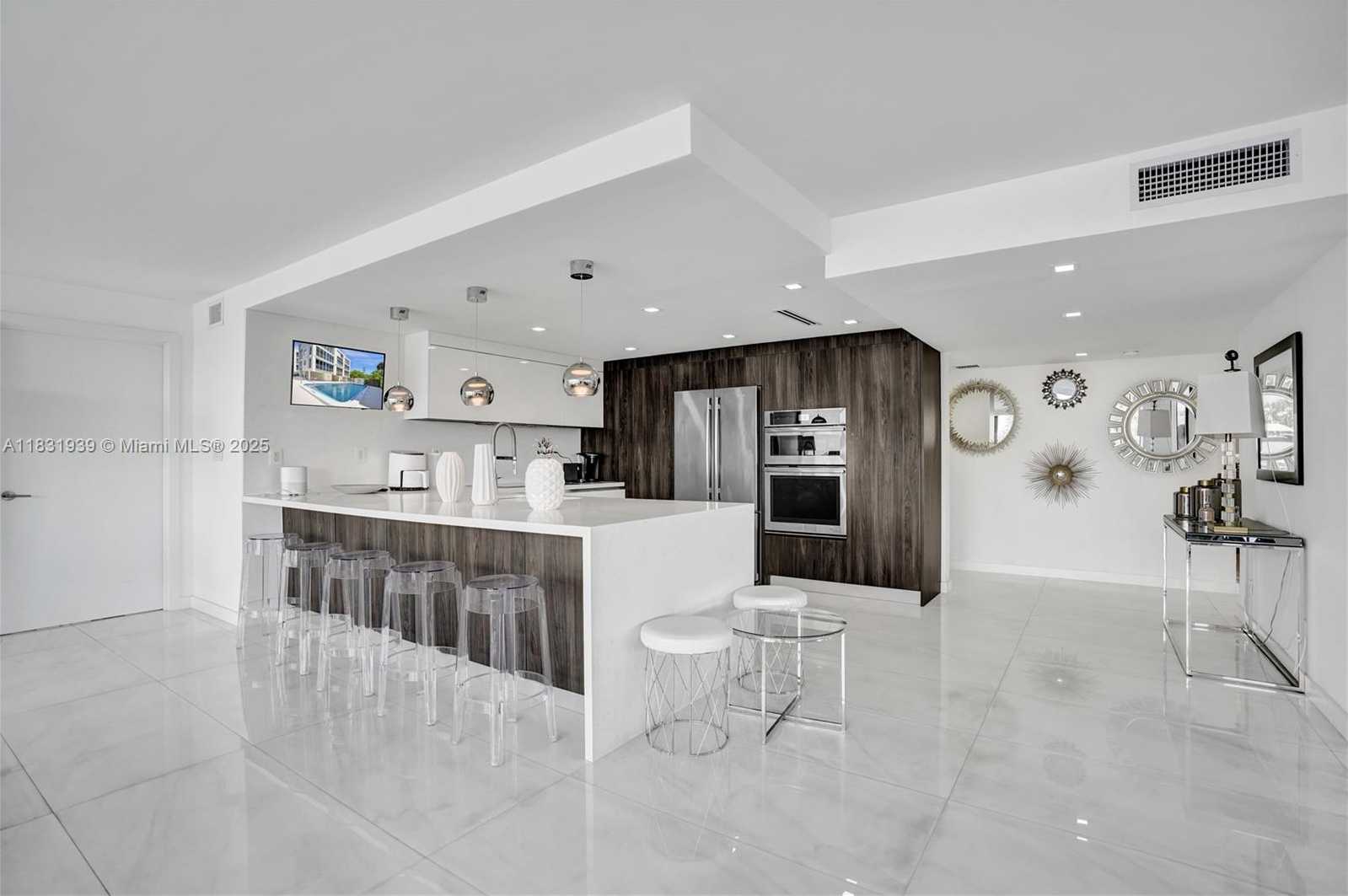 Small Image of 900 Spanish River Blvd, Boca Raton, FL 33431, USA Number 14