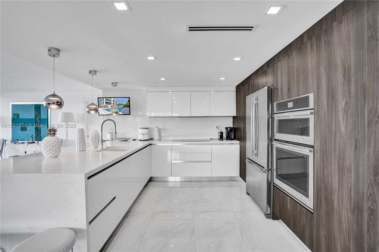 Small Image of 900 Spanish River Blvd, Boca Raton, FL 33431, USA Number 18