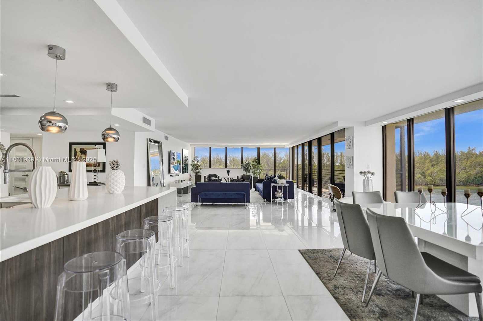 Small Image of 900 Spanish River Blvd, Boca Raton, FL 33431, USA Number 21