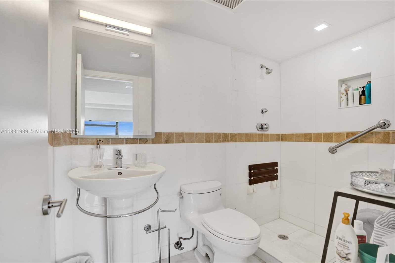 Small Image of 900 Spanish River Blvd, Boca Raton, FL 33431, USA Number 37