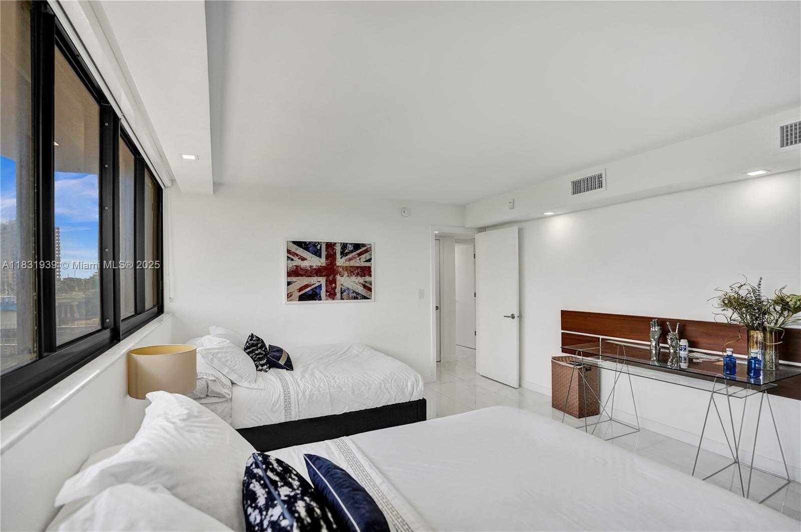 Small Image of 900 Spanish River Blvd, Boca Raton, FL 33431, USA Number 48