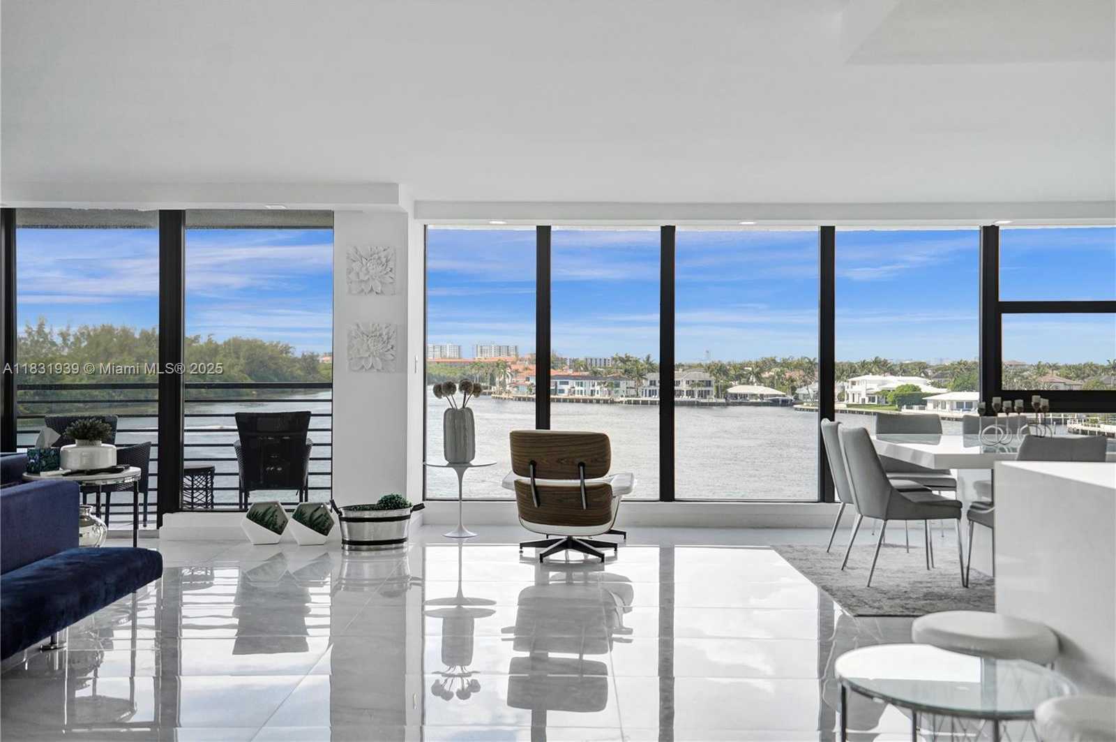 Small Image of 900 Spanish River Blvd, Boca Raton, FL 33431, USA Number 9