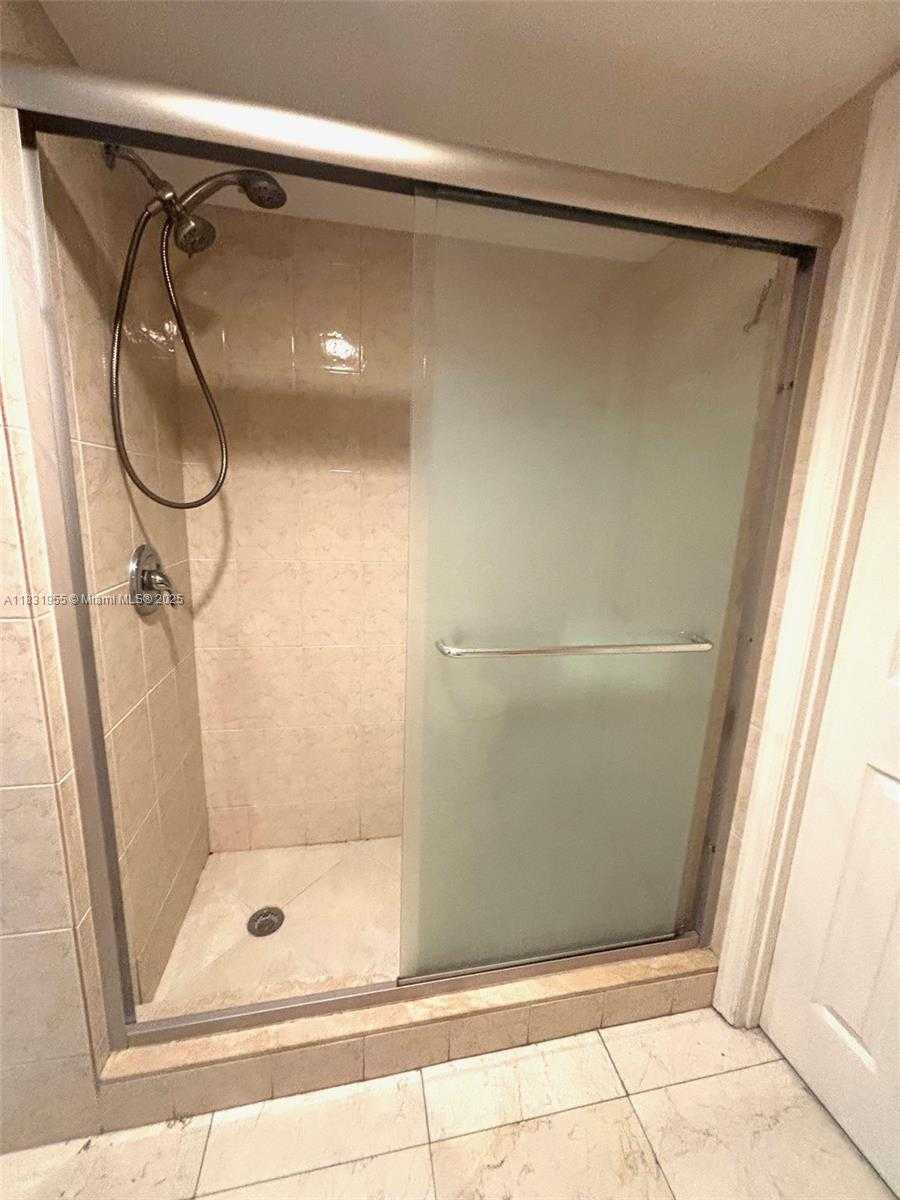 Small Image of 1817 SOUTH OCEAN DR #426, Hallandale Beach Number 13