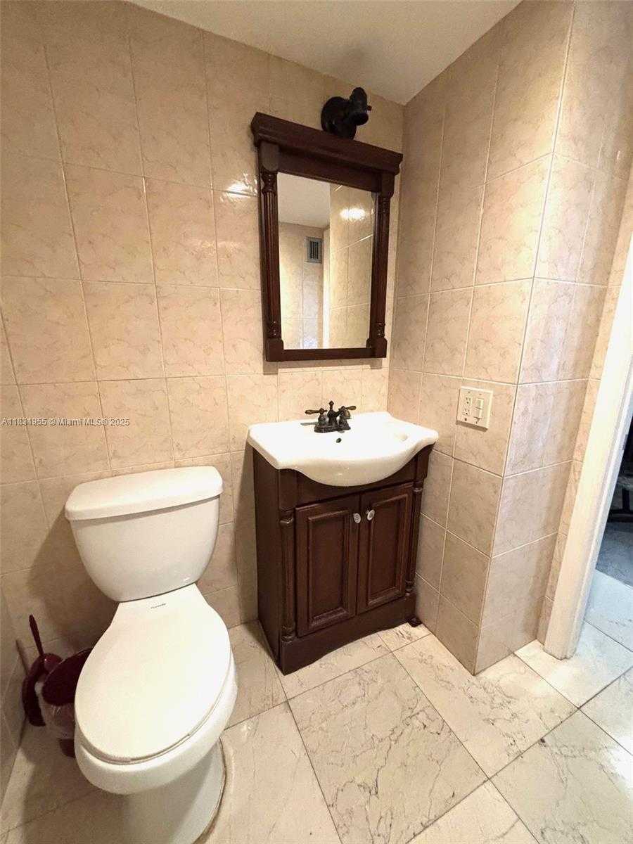 Small Image of 1817 SOUTH OCEAN DR #426, Hallandale Beach Number 17
