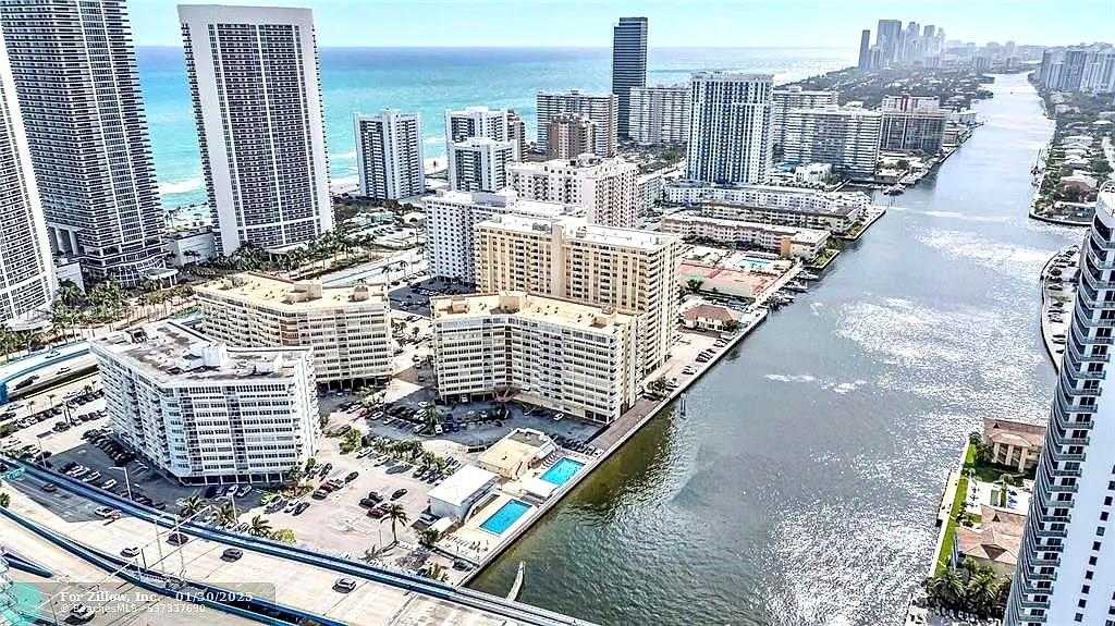 Small Image of 1817 SOUTH OCEAN DR #426, Hallandale Beach Number 3