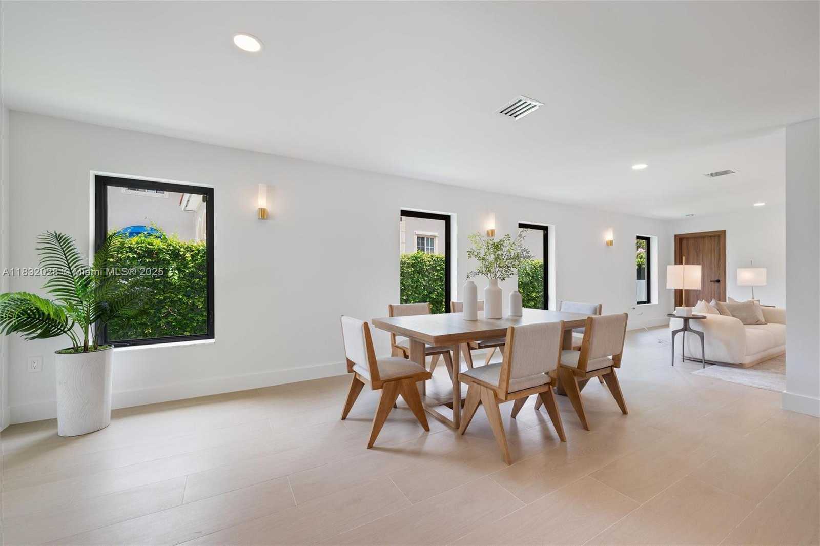 Small Image of 1320 ALHAMBRA CIR, Coral Gables Number 15