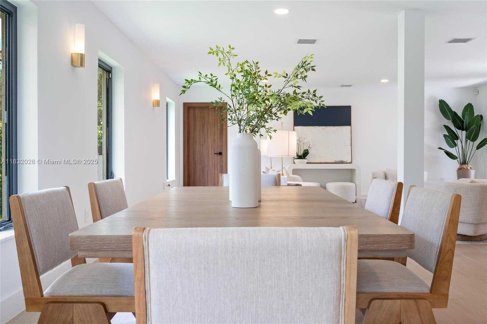 Small Image of 1320 ALHAMBRA CIR, Coral Gables Number 16