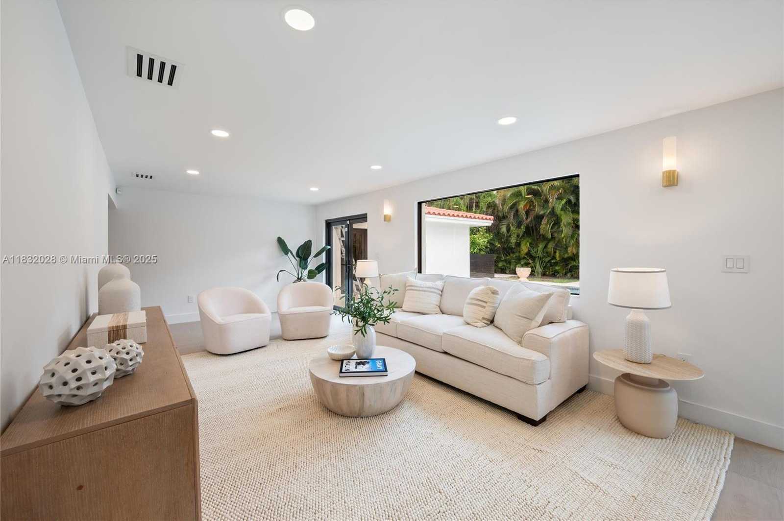 Small Image of 1320 ALHAMBRA CIR, Coral Gables Number 17