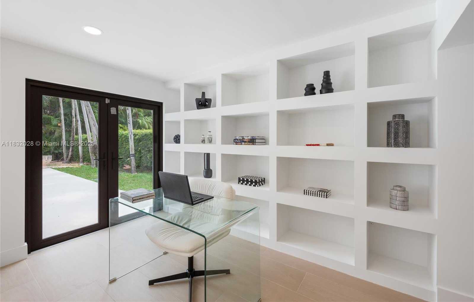 Small Image of 1320 ALHAMBRA CIR, Coral Gables Number 18