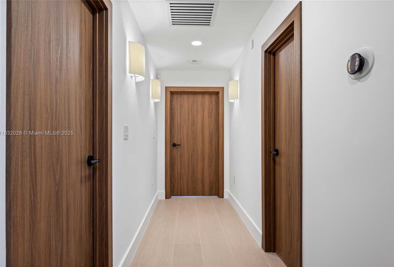 Small Image of 1320 ALHAMBRA CIR, Coral Gables Number 21