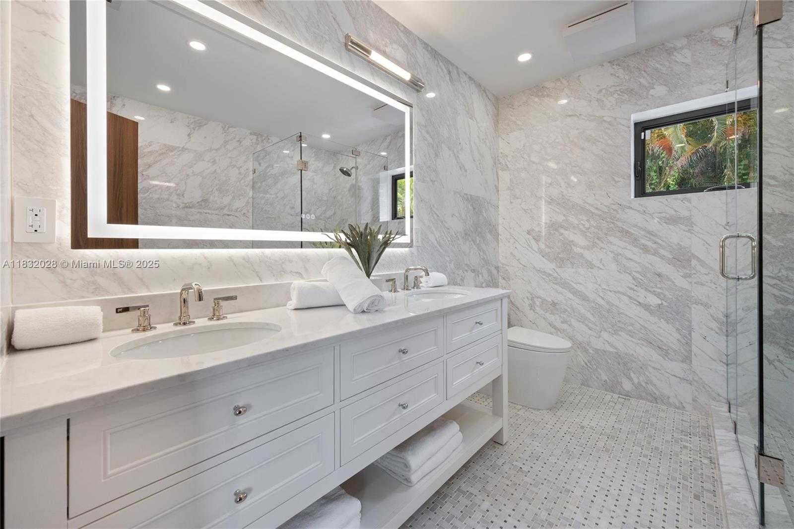 Small Image of 1320 ALHAMBRA CIR, Coral Gables Number 24
