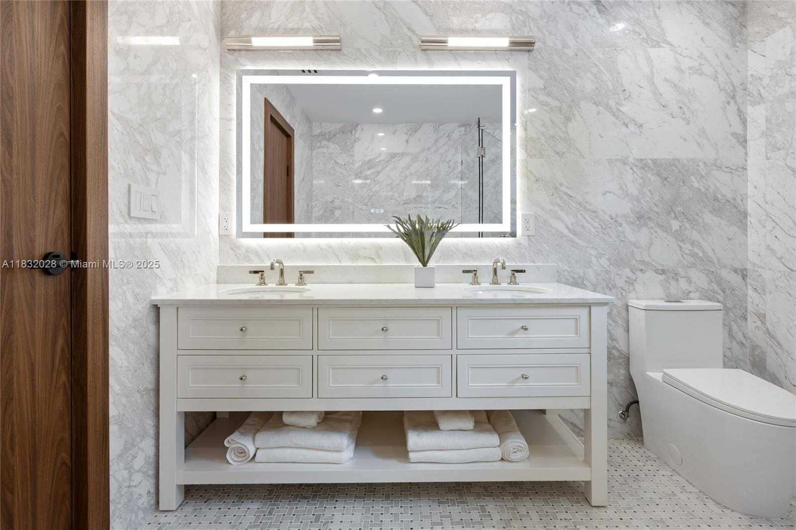 Small Image of 1320 ALHAMBRA CIR, Coral Gables Number 25