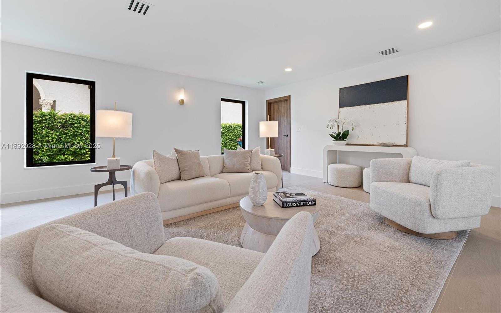 Small Image of 1320 ALHAMBRA CIR, Coral Gables Number 5