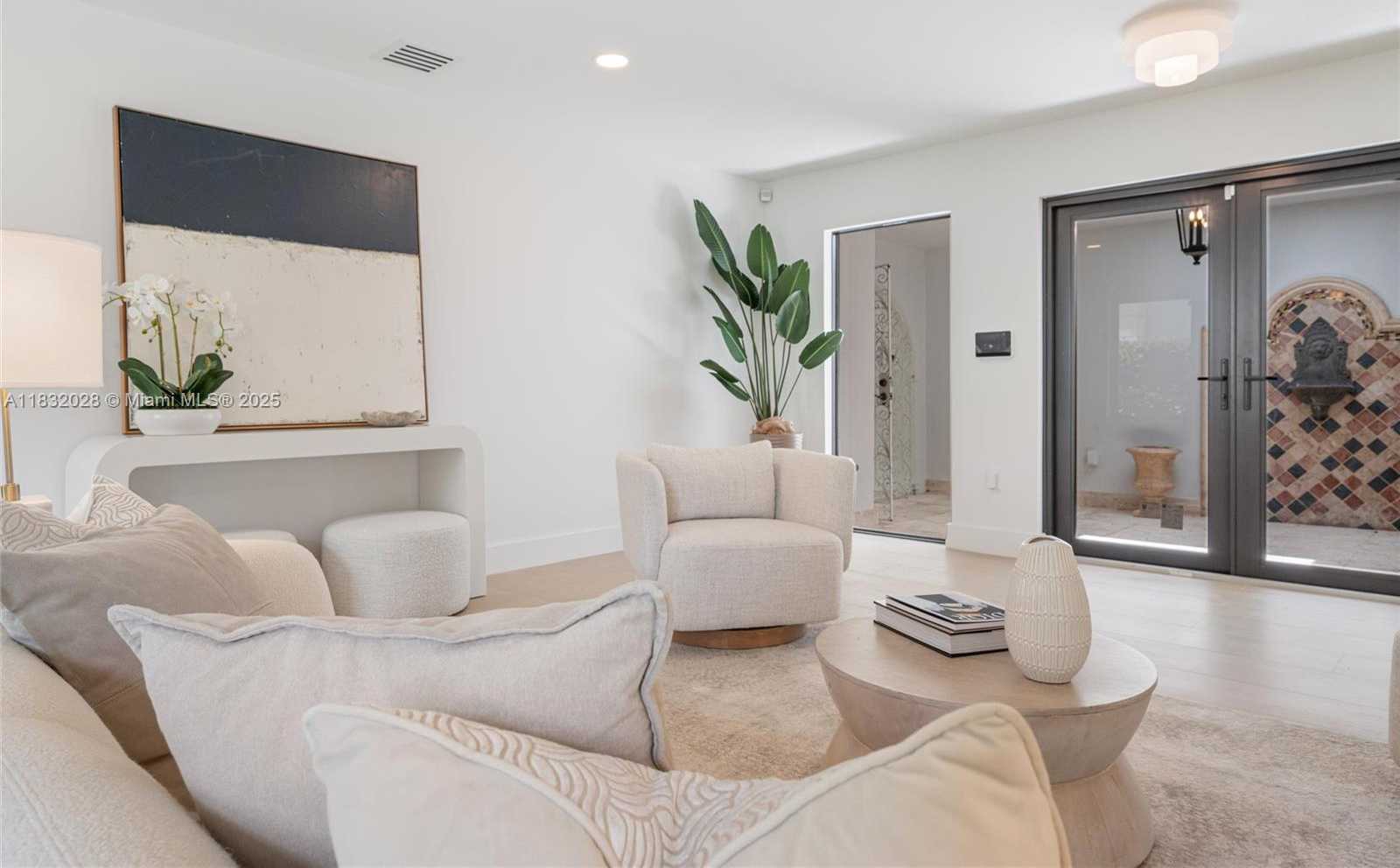 Small Image of 1320 ALHAMBRA CIR, Coral Gables Number 6