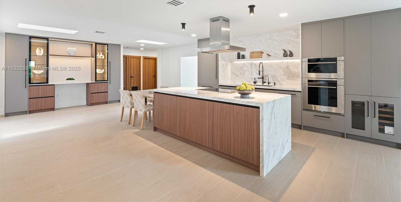 Small Image of 1320 ALHAMBRA CIR, Coral Gables Number 9