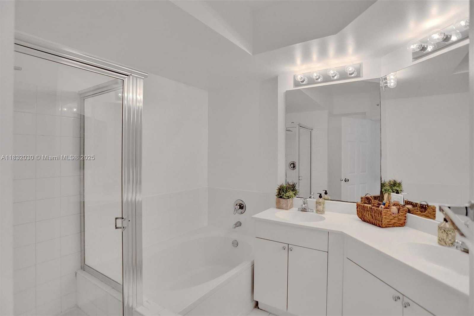 Small Image of 17100 NORTH BAY RD #1501, Sunny Isles Beach Number 13