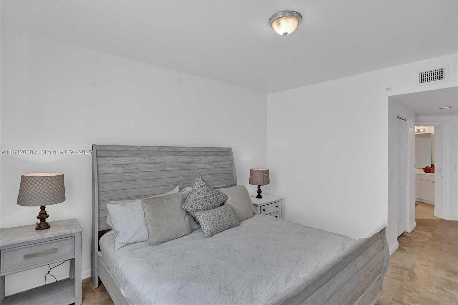 Small Image of 17100 NORTH BAY RD #1501, Sunny Isles Beach Number 26