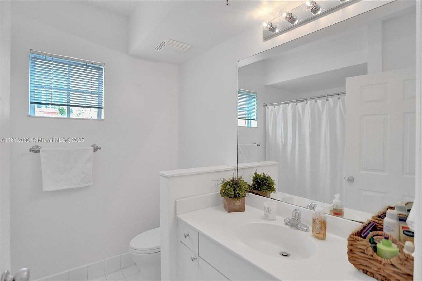 Small Image of 17100 NORTH BAY RD #1501, Sunny Isles Beach Number 9