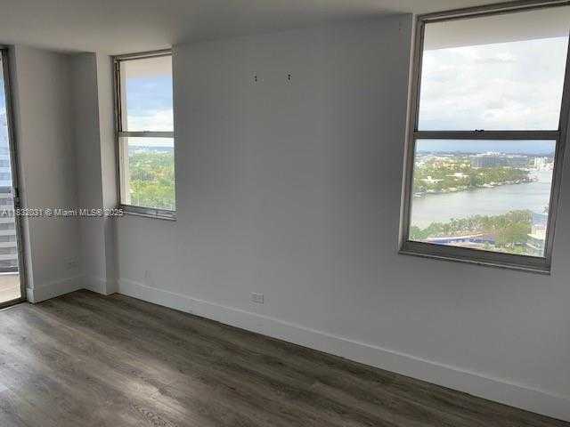 Small Image of 6039 COLLINS AVE #1737, Miami Beach Number 10