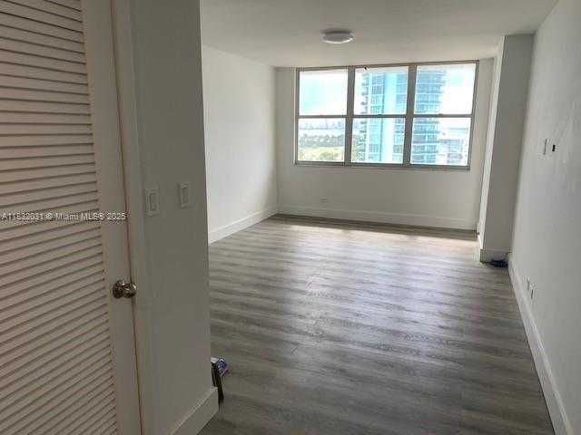 Small Image of 6039 COLLINS AVE #1737, Miami Beach Number 14