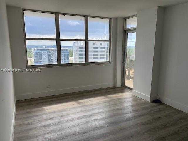 Small Image of 6039 COLLINS AVE #1737, Miami Beach Number 15