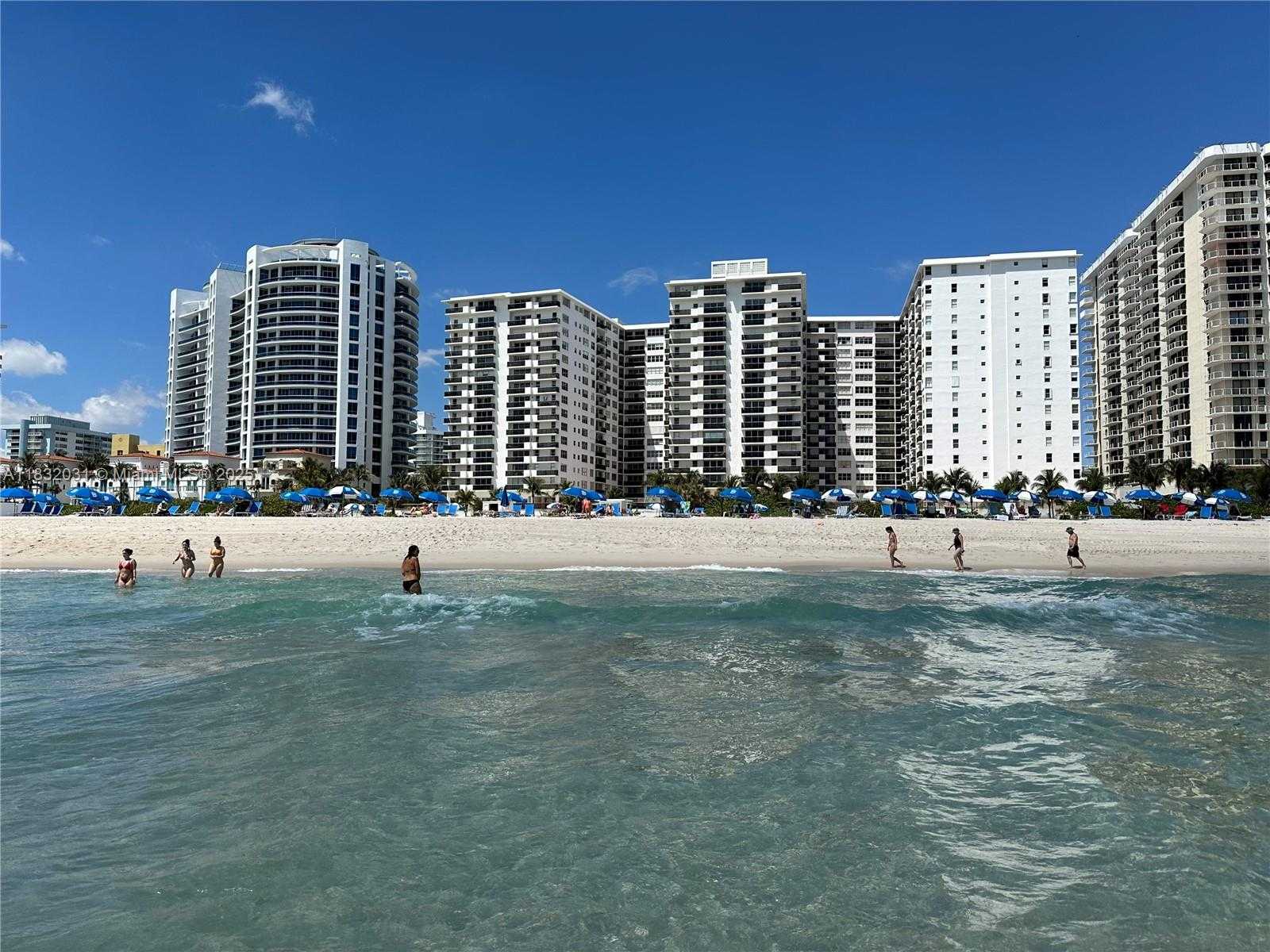Small Image of 6039 COLLINS AVE #1737, Miami Beach Number 2