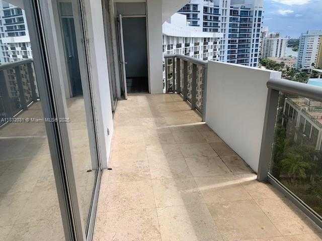 Small Image of 6039 COLLINS AVE #1737, Miami Beach Number 22