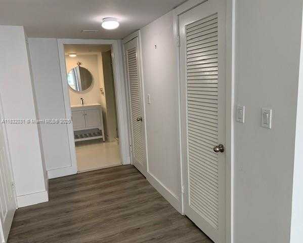 Small Image of 6039 COLLINS AVE #1737, Miami Beach Number 24