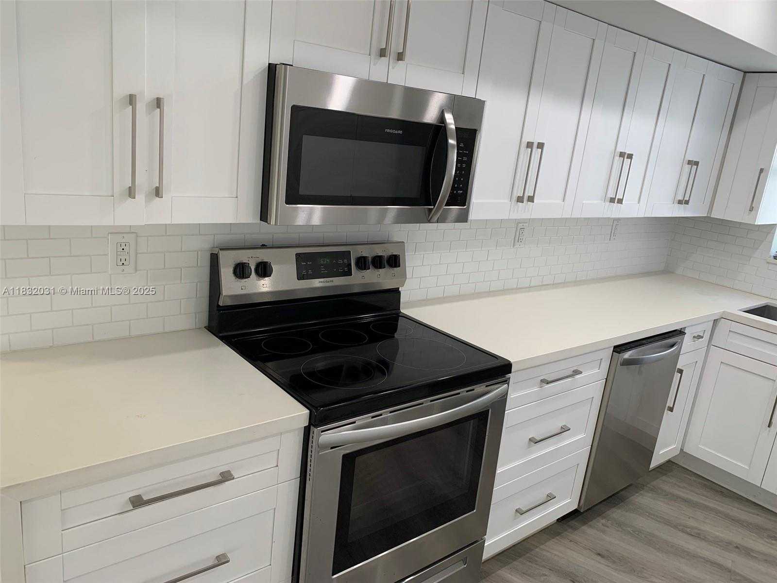 Small Image of 6039 COLLINS AVE #1737, Miami Beach Number 27