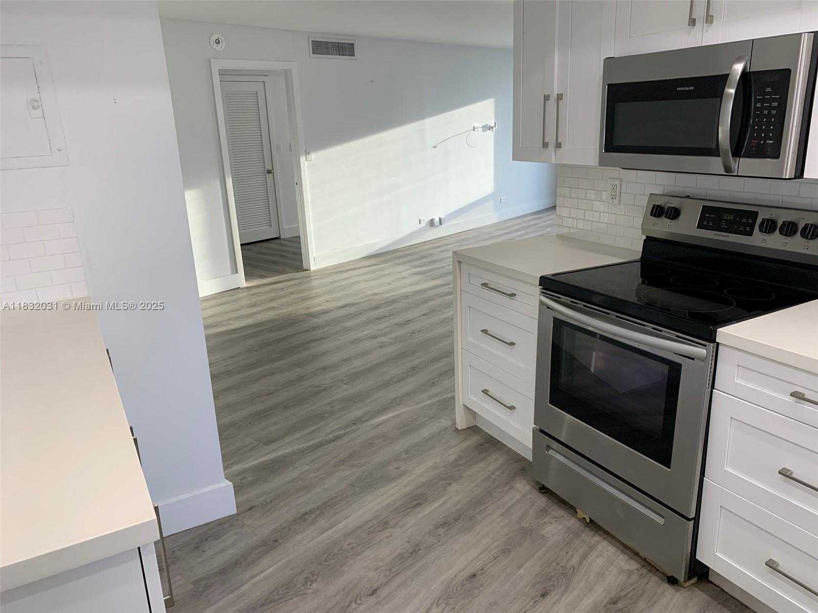 Small Image of 6039 COLLINS AVE #1737, Miami Beach Number 29