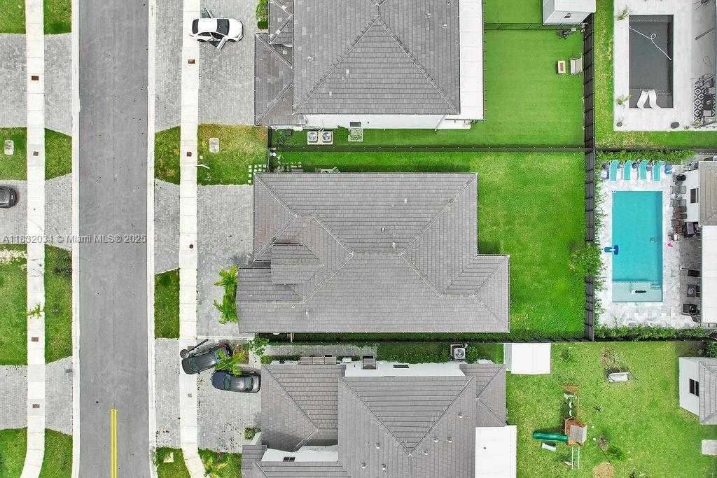 Small Image of 12735 SOUTH WEST 211TH ST #Main, Miami Number 16