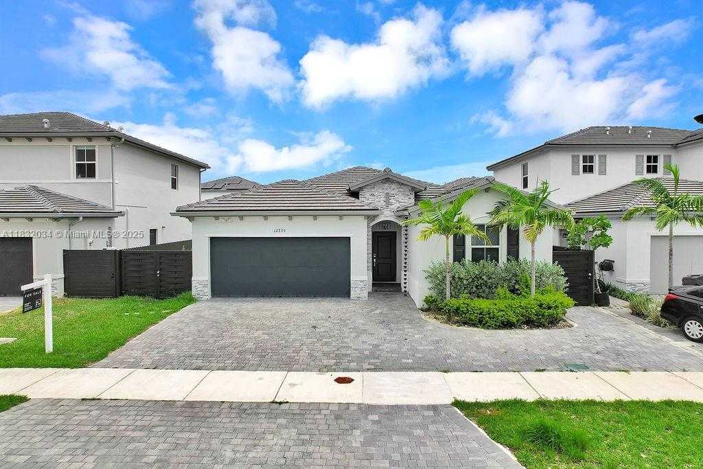 Small Image of 12735 SOUTH WEST 211TH ST #Main, Miami Number 17