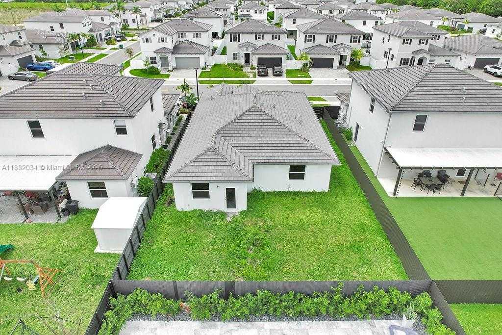 Small Image of 12735 SOUTH WEST 211TH ST #Main, Miami Number 19