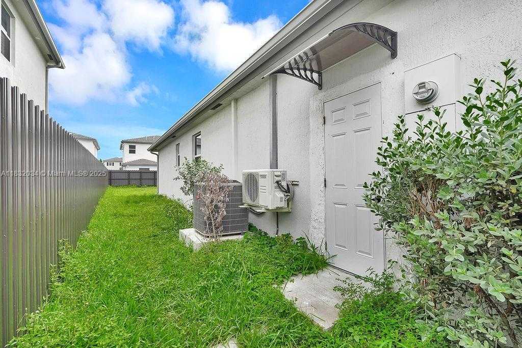 Small Image of 12735 SOUTH WEST 211TH ST #Main, Miami Number 20