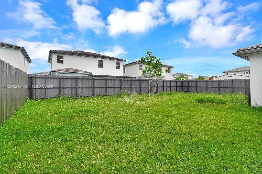 Small Image of 12735 SOUTH WEST 211TH ST #Main, Miami Number 25