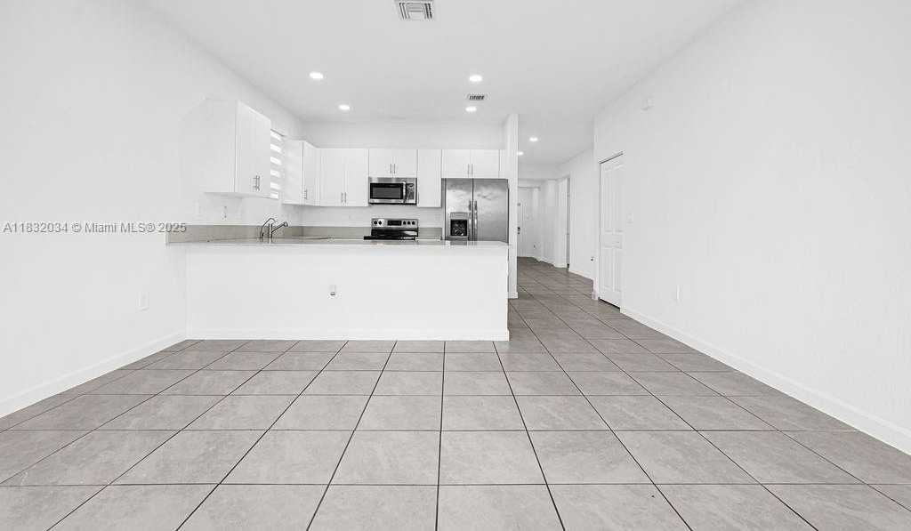 Small Image of 12735 SOUTH WEST 211TH ST #Main, Miami Number 26