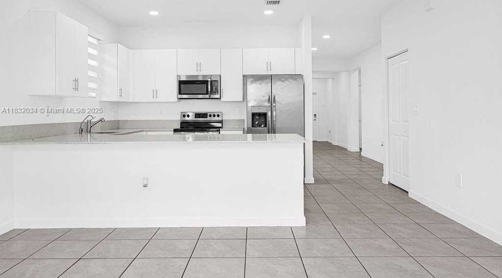 Small Image of 12735 SOUTH WEST 211TH ST #Main, Miami Number 27
