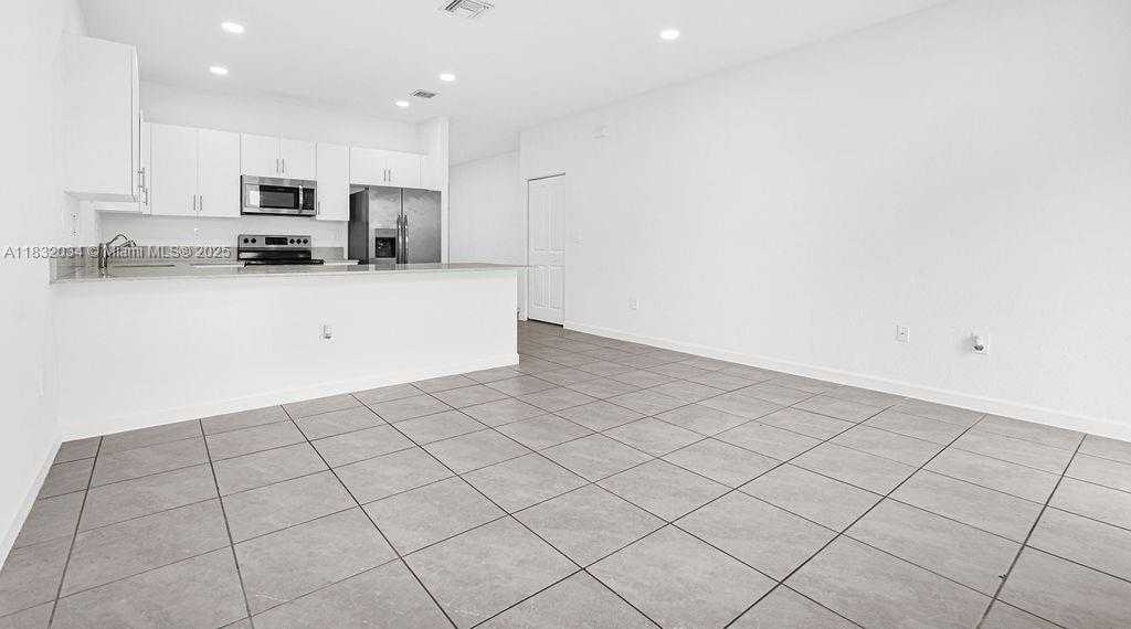Small Image of 12735 SOUTH WEST 211TH ST #Main, Miami Number 28