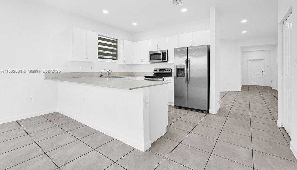 Small Image of 12735 SOUTH WEST 211TH ST #Main, Miami Number 30