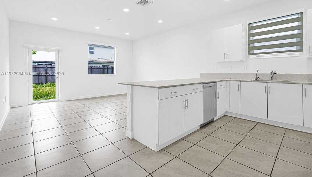 Small Image of 12735 SOUTH WEST 211TH ST #Main, Miami Number 44