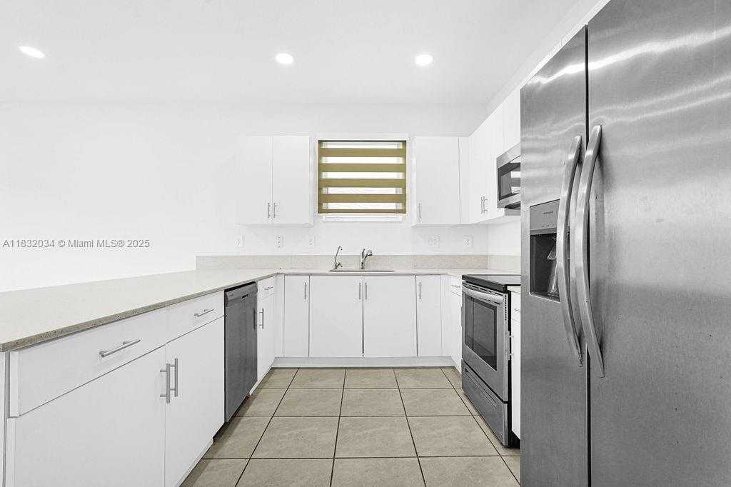Small Image of 12735 SOUTH WEST 211TH ST #Main, Miami Number 45