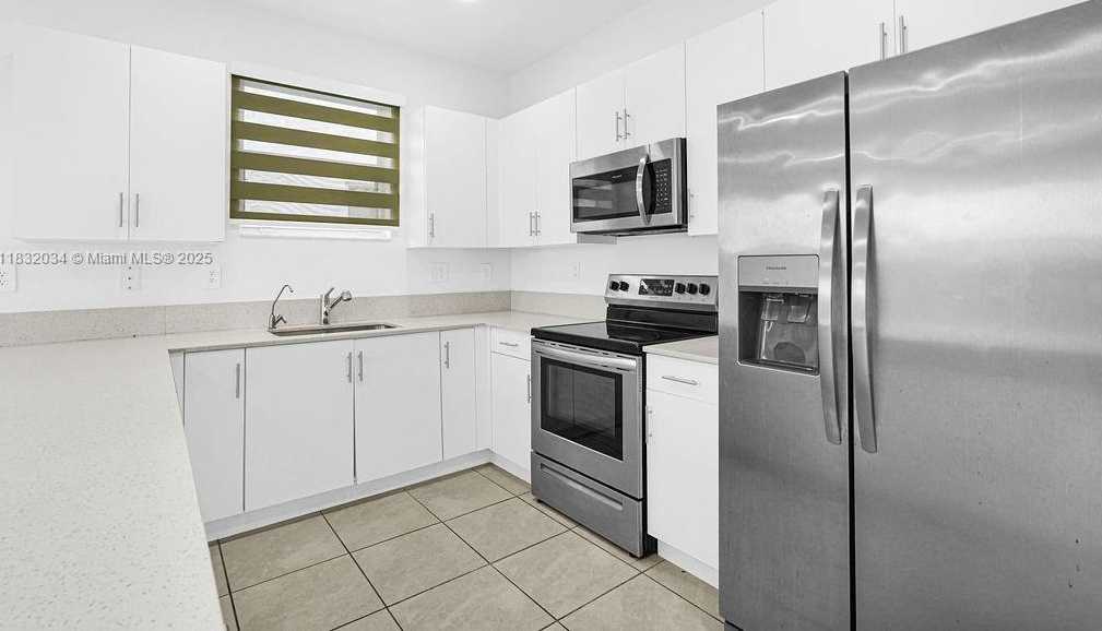 Small Image of 12735 SOUTH WEST 211TH ST #Main, Miami Number 46