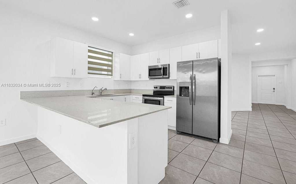 Small Image of 12735 SOUTH WEST 211TH ST #Main, Miami Number 47