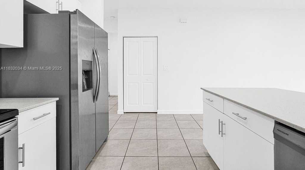 Small Image of 12735 SOUTH WEST 211TH ST #Main, Miami Number 49