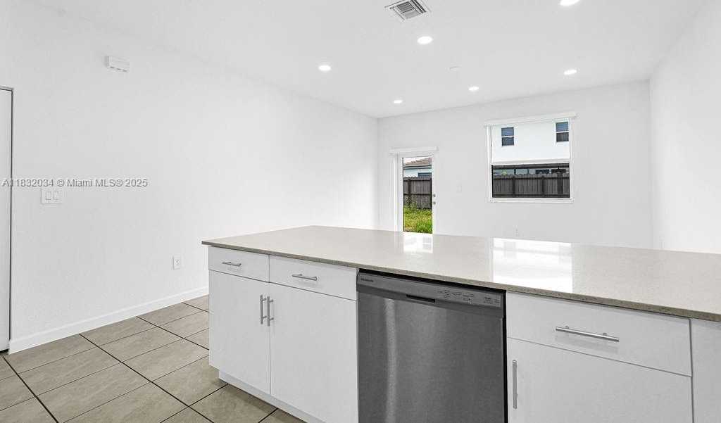 Small Image of 12735 SOUTH WEST 211TH ST #Main, Miami Number 50