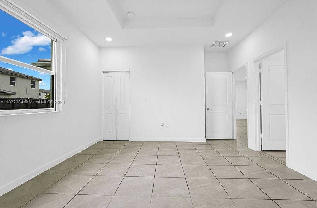 Small Image of 12735 SOUTH WEST 211TH ST #Main, Miami Number 54