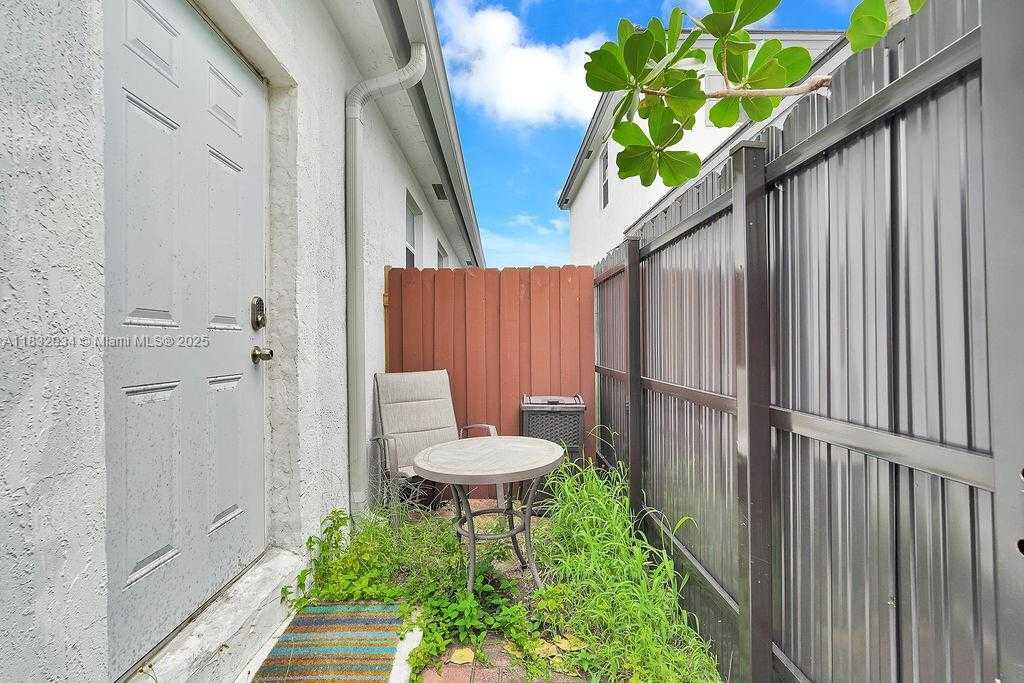 Small Image of 12735 SOUTH WEST 211TH ST #Main, Miami Number 64