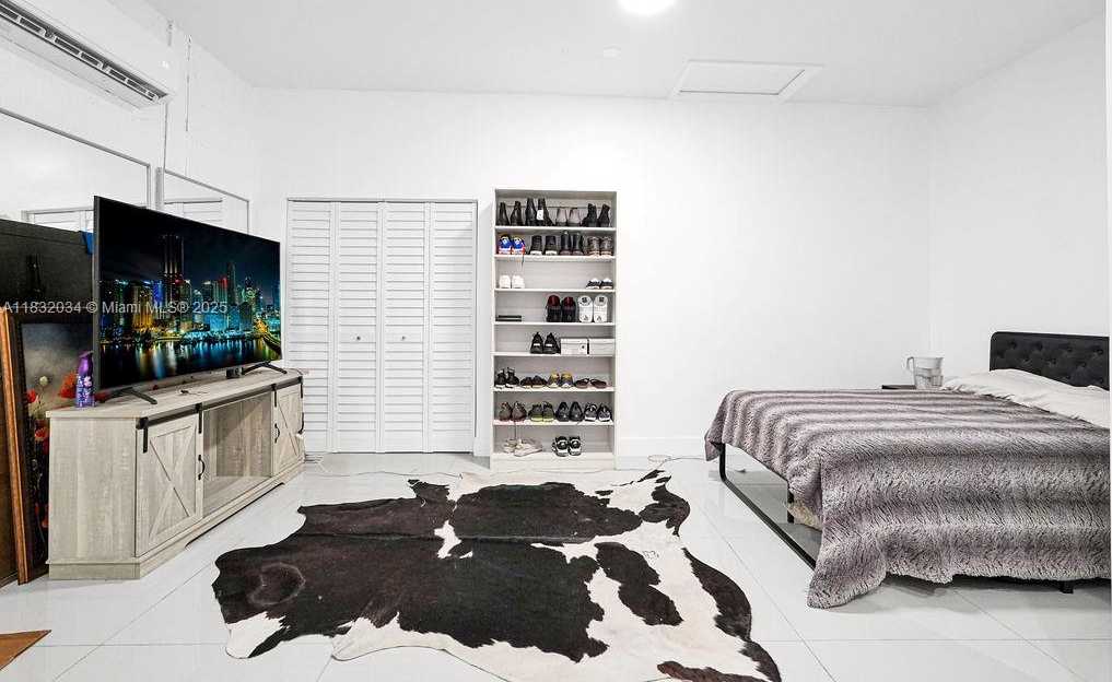 Small Image of 12735 SOUTH WEST 211TH ST #Main, Miami Number 66