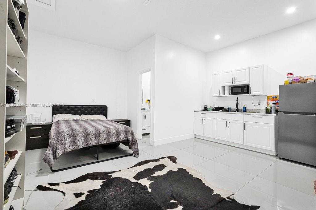 Small Image of 12735 SOUTH WEST 211TH ST #Main, Miami Number 71
